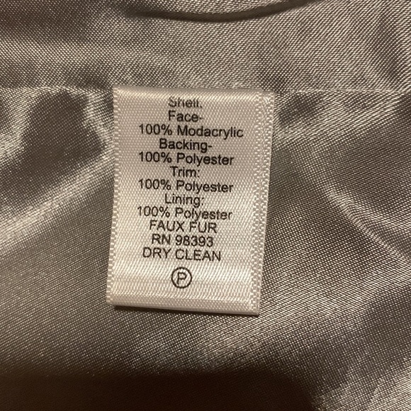 RLZ Gray Faux Fur Vest Size XS, Two Front Pockets. Hook Closure- Like New. - Picture 11 of 12